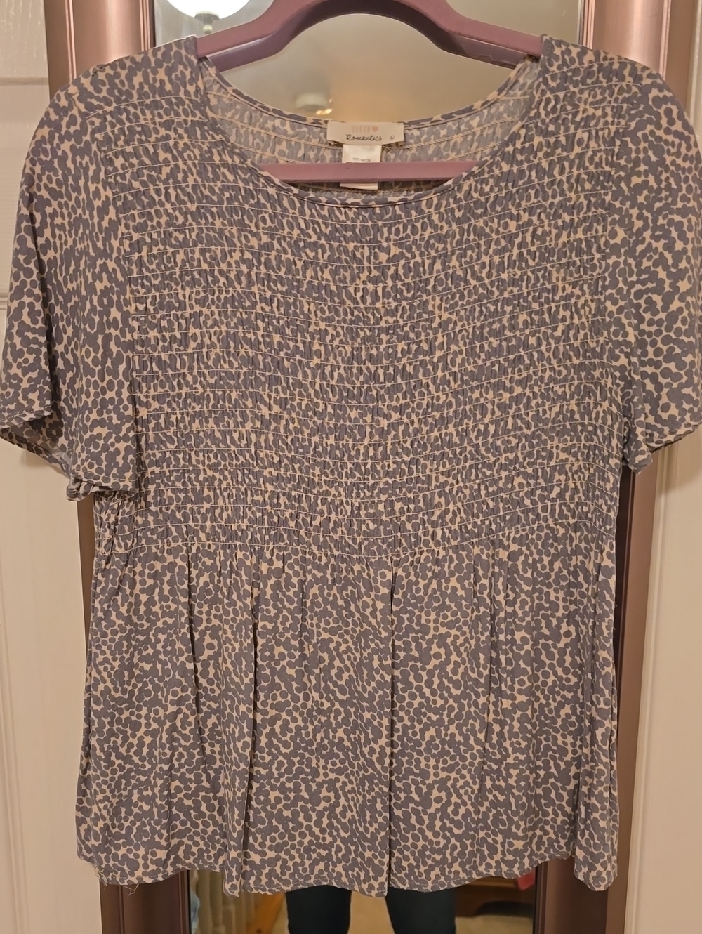 URBAN Romantics Taupe and White Short Sleeve Scoop Neck Top